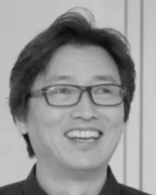 장진 교수 흑백 인물 사진